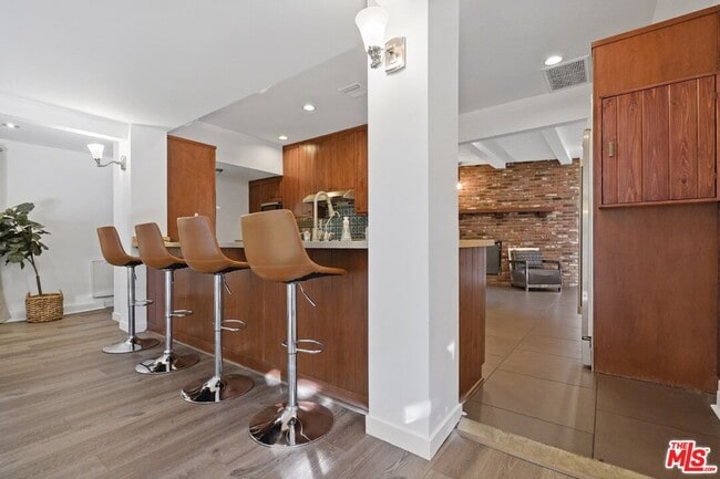 Building Photo - 23057 Sylvan St