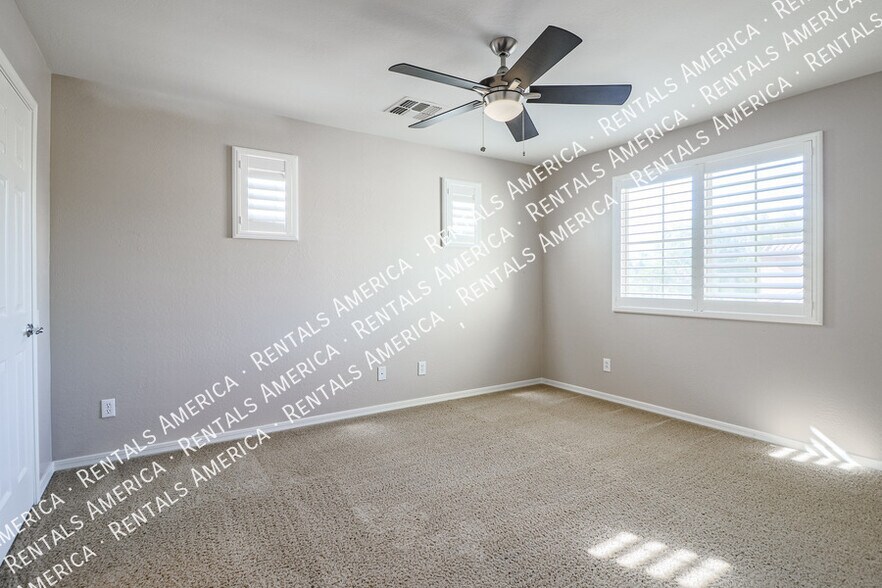 Building Photo - 3625 E Zachary Dr