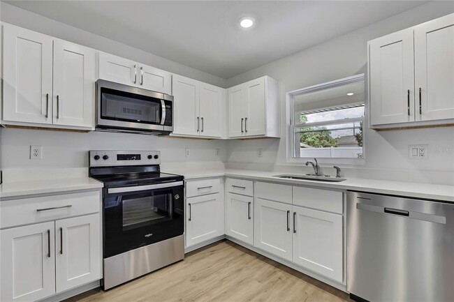 Building Photo - 3390 Dristol Ave
