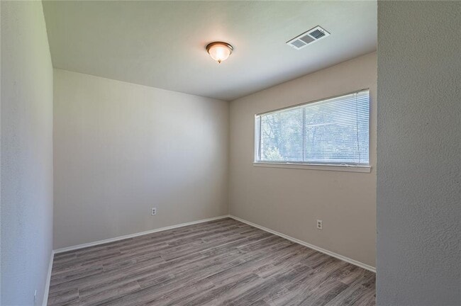 Building Photo - 5514 Vickita Dr