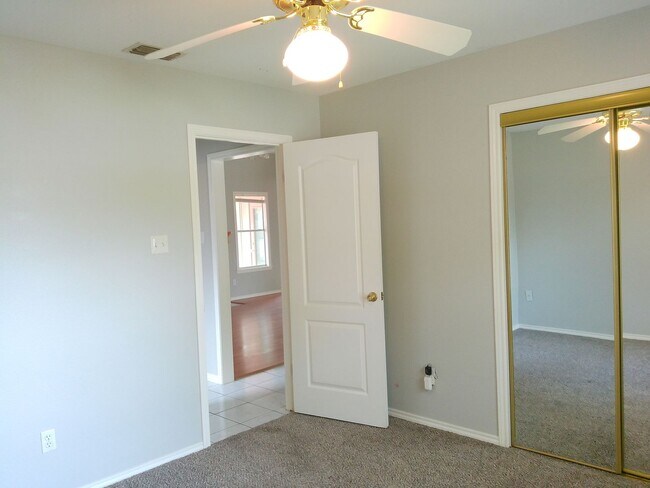 Building Photo - 6117 Jessica Dr