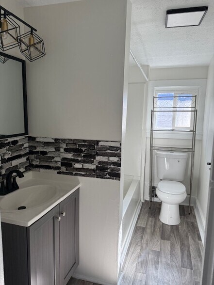 Building Photo - 3428 Harvey Ave