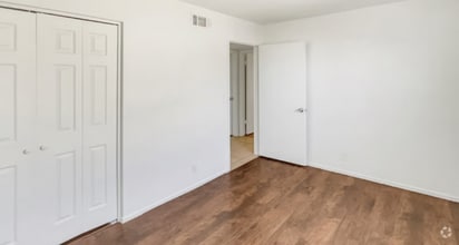 Building Photo - 5500 Paradise Cay Cir