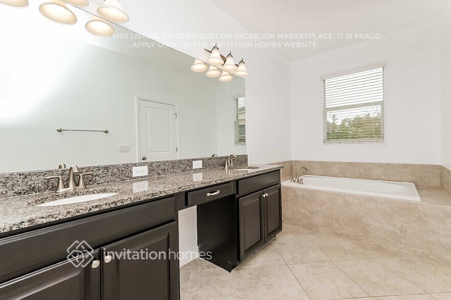 Building Photo - 2546 Bartolo Dr