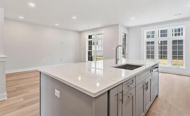 Building Photo - 405 Cranford Way