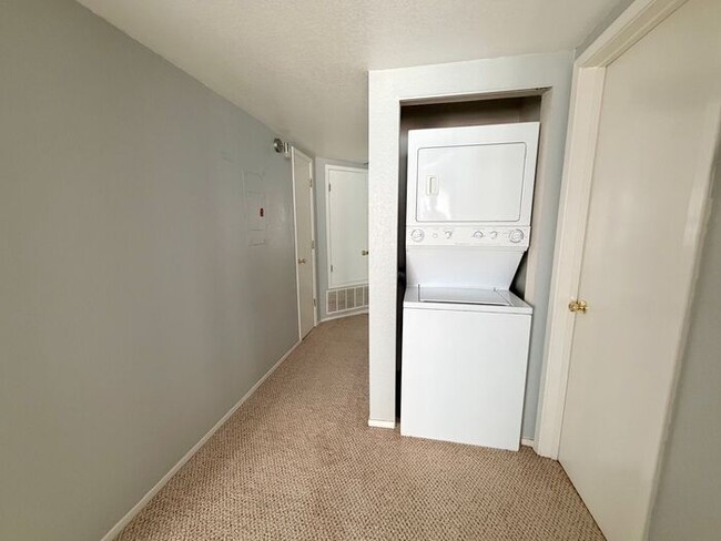 Building Photo - Reno Riverfront Condo - Single Story with Garage