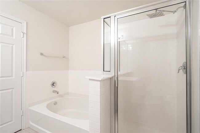 Building Photo - 547 Saturnia Dr