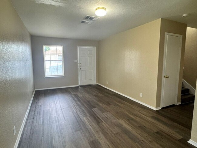 Building Photo - 10719 Shaenmeadow