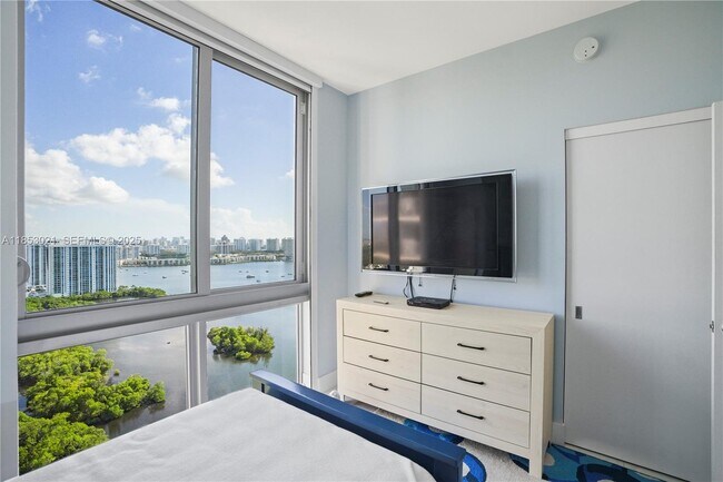 Building Photo - 16385 Biscayne Blvd