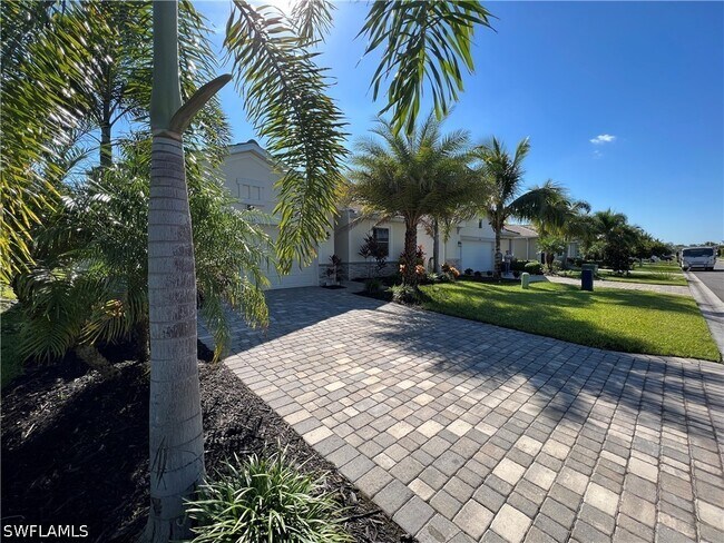 Building Photo - 4163 Bluegrass Dr