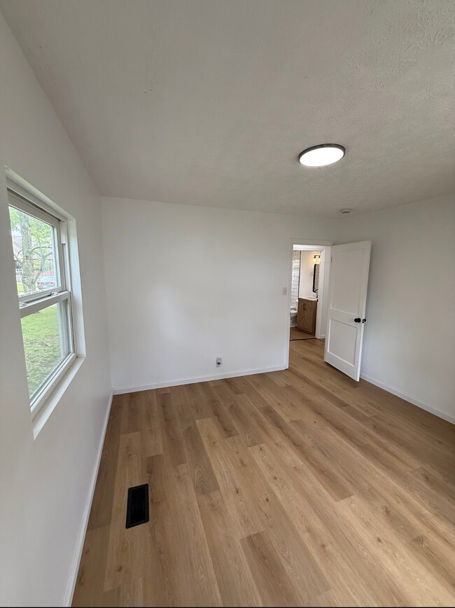 Building Photo - 608 Schuyler Dr