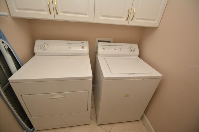 Building Photo - 706 Cobblestone Dr