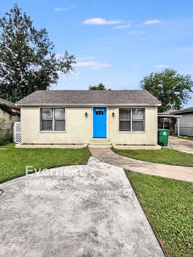 Primary Photo - 3-Bedroom, 2-Bath Home with Pool and Conve...