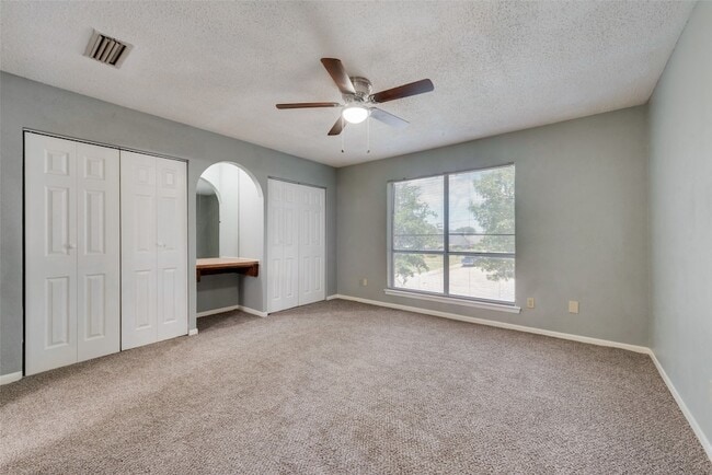 Building Photo - 209 N St Johns Dr