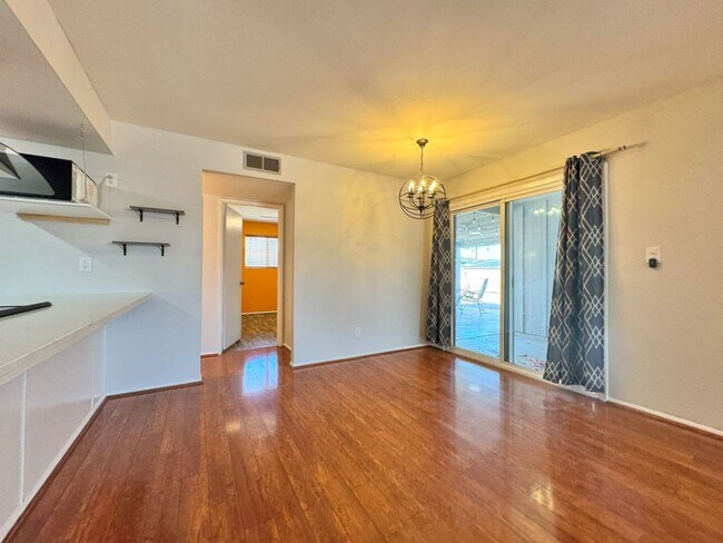 Building Photo - REMODELED 4 BEDROOM HOME WITH HUGE YARD, C...