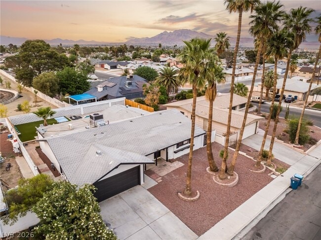 Building Photo - 3992 Chinchilla Ave