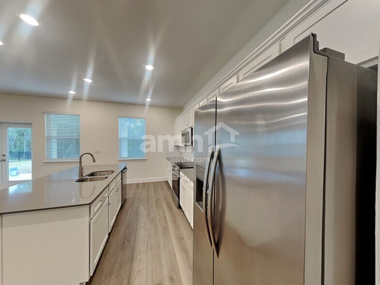 Building Photo - 3762 Lk Blf Lp