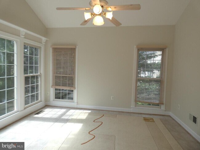 Building Photo - 6422 Lake Meadow Dr