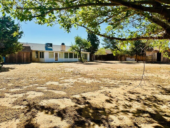 Building Photo - 7578 Paisley Ave