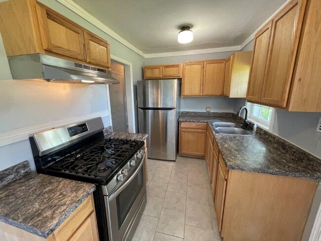 Building Photo - 2 bed garage conversion adding a flex room, full size washer connections.