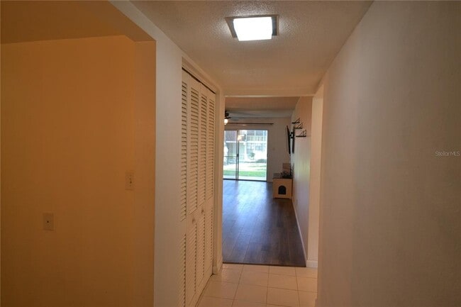 Building Photo - 2944 W Bay Dr