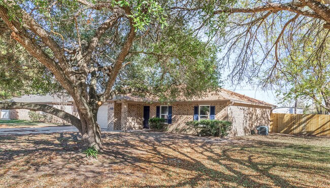 Building Photo - 3900 Sioux Cir