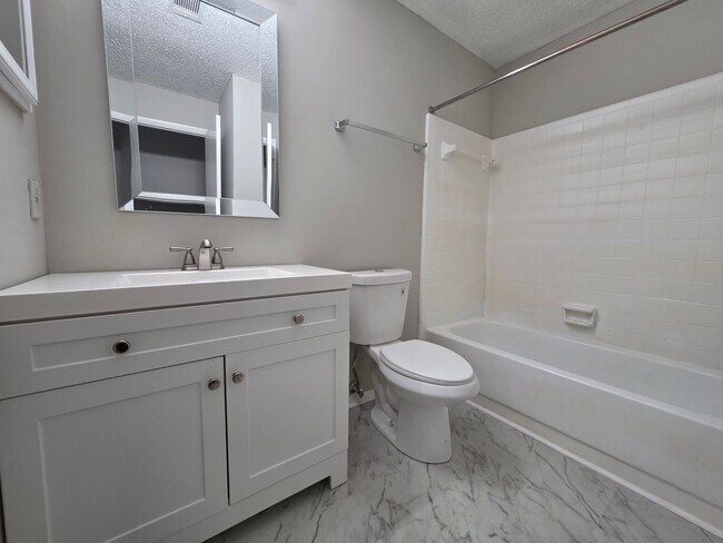 Building Photo - 207 Weddell St