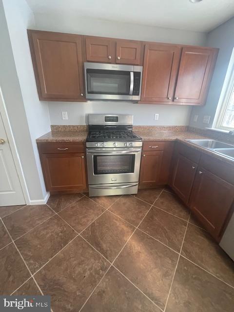 Building Photo - 25 Sir Thomas Ln