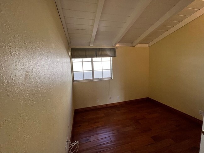 Building Photo - 3 Bed 2 Bath Home!