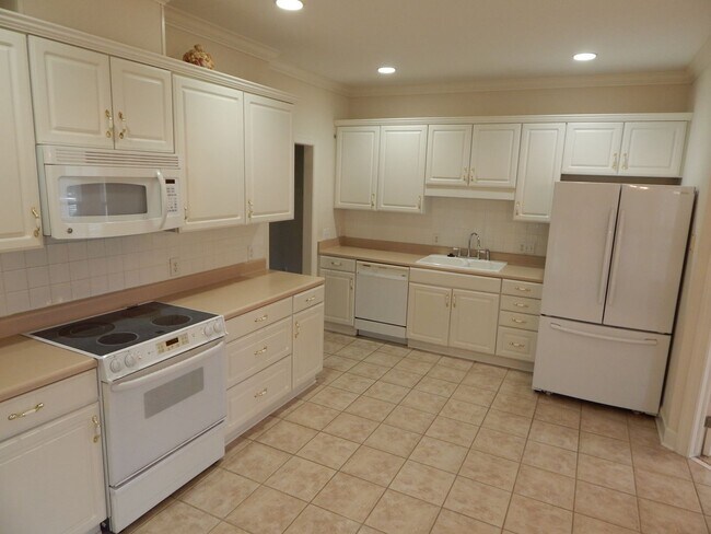 Building Photo - 3 Bedroom 2 bath in The Cape- Community Pool.