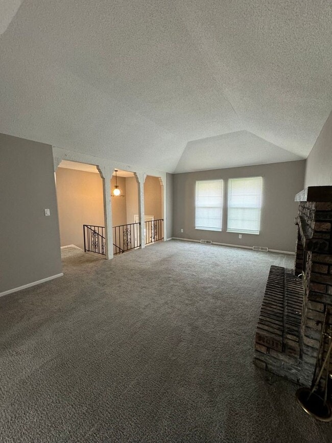 Building Photo - Coming Soon: Spacious 3-Bed/2-Bath Home in Independence!