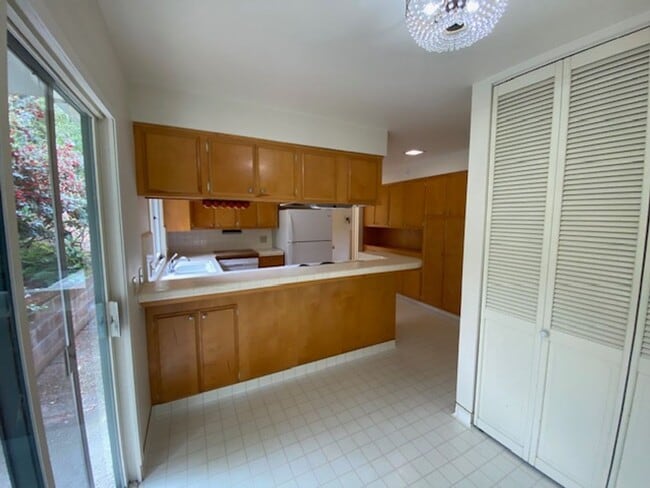 Building Photo - 3093 Hermitage Rd