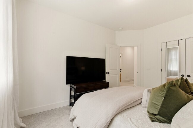 Building Photo - 6006 Mill Tree Ct