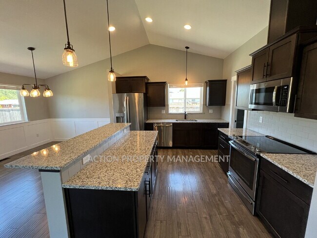 Building Photo - 3 bed 2 bath home in Sequim, close to everything
