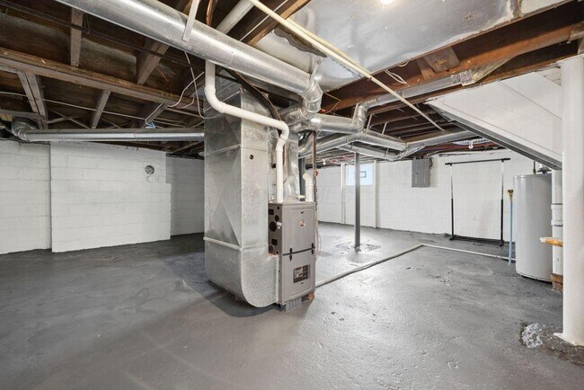 Building Photo - 529 E Morrill Ave
