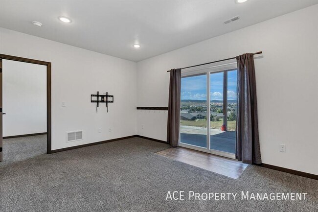 Building Photo - 1740 Harmony Heights Ln