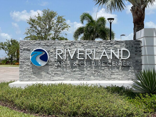 Building Photo - 12555 SW Manatee Marsh Ter