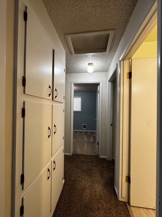 Building Photo - 1806 Parklane Ave