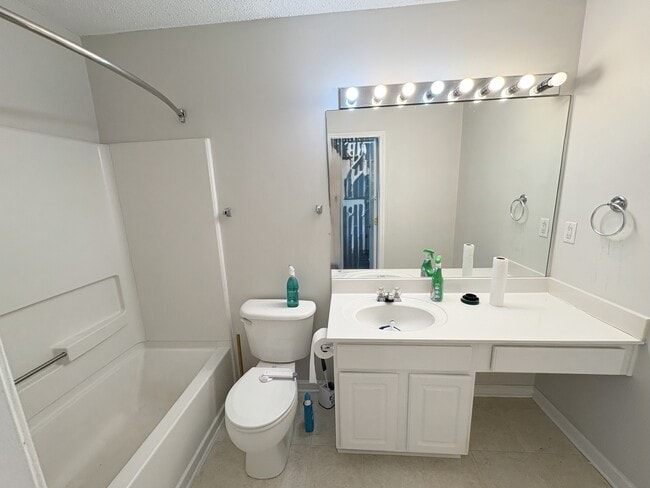 Building Photo - 13082 Region Trace
