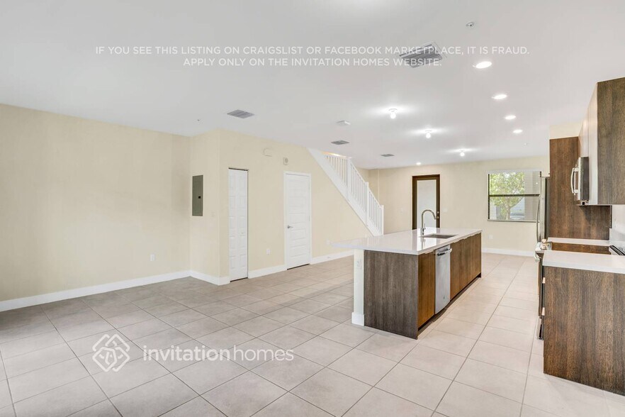 Building Photo - 10437 NW 82nd St