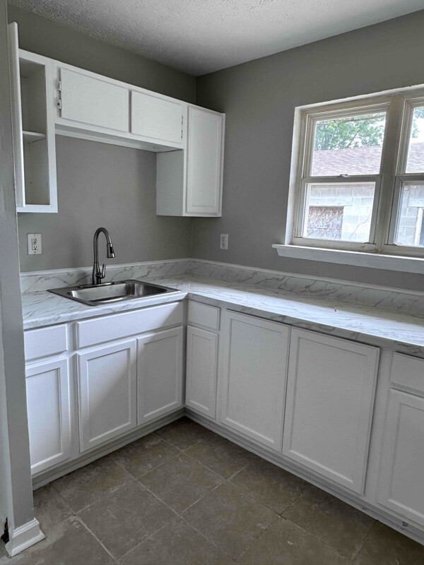 Building Photo - 10315 Waycross Ave