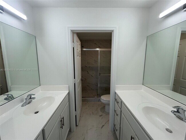 Building Photo - 4756 SW 63rd Ave