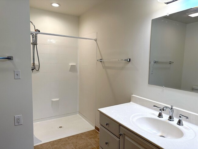 Building Photo - 482 Fox Ln