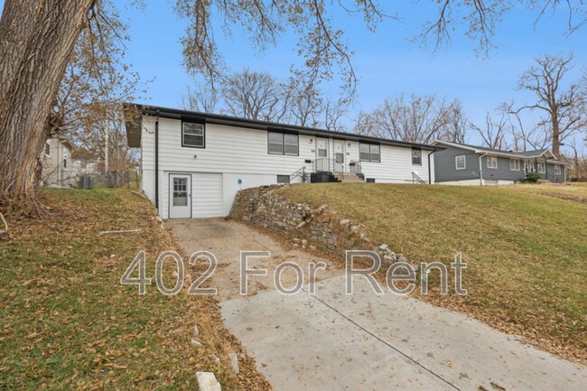 Building Photo - 3823 Saratoga St