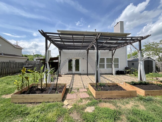 Building Photo - 4/2.5 Beautiful Nashville Craftsman in Nas...