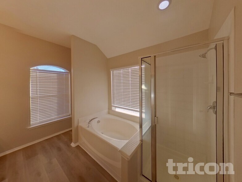 Building Photo - 111 Rockbrook Dr