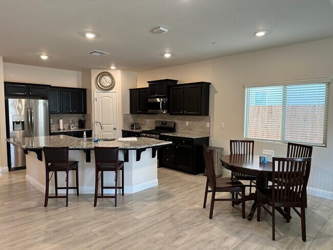 Building Photo - 2419 W Heather Ln