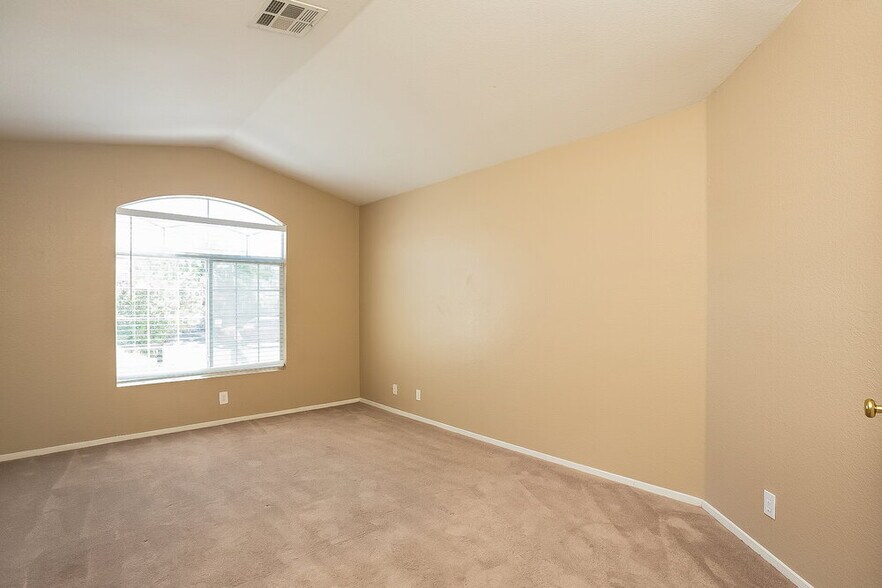 Building Photo - 6620 Peony Bush Dr