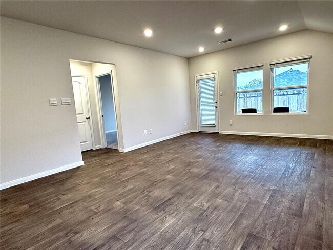 Building Photo - 1305 Middleton Grv