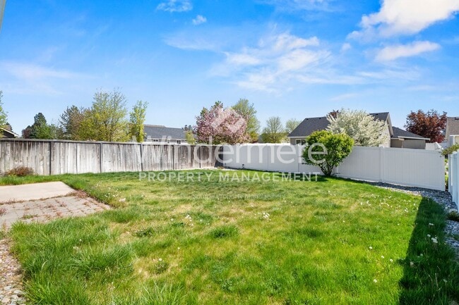 Building Photo - *Coming Soon* 3 Bedroom 2 Bath Home In North Spokane